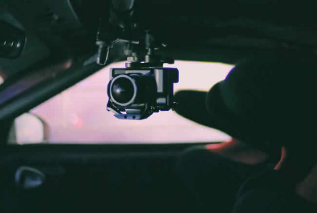 coche con camara videovigilancia