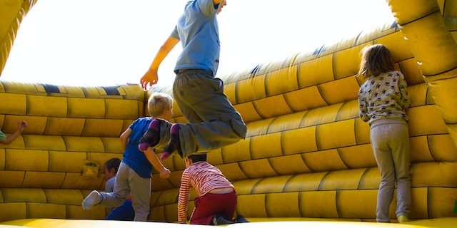 menores jugando Niños jugando