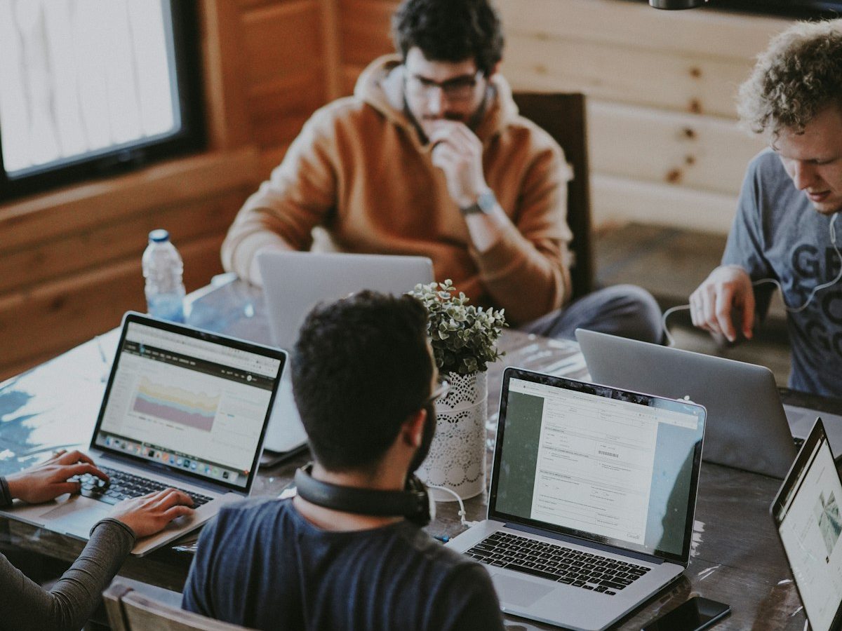 Proveedor y deployer AI Act obligaciones Obligaciones del proveedor y del deployer en el AI Act: reparto de responsabilidades