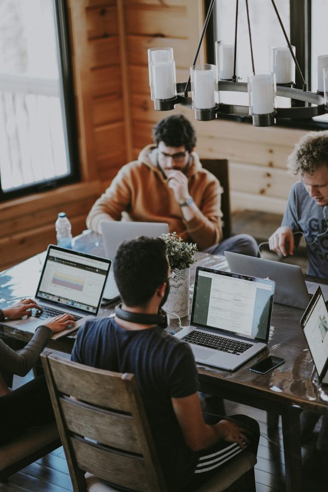 Proveedor y deployer AI Act obligaciones Obligaciones del proveedor y del deployer en el AI Act: reparto de responsabilidades