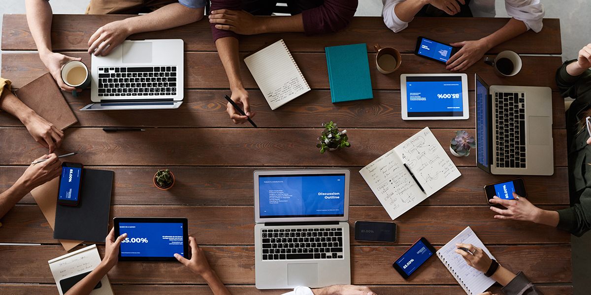 Equipo de consultoría RGPD España trabajando en adaptación de empresas